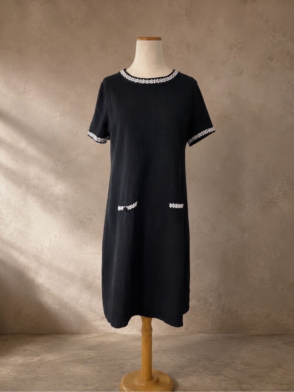 Karl Lagerfeld Paris Size M Embellished Shift Dress Black Short Sleeve Knit Pock